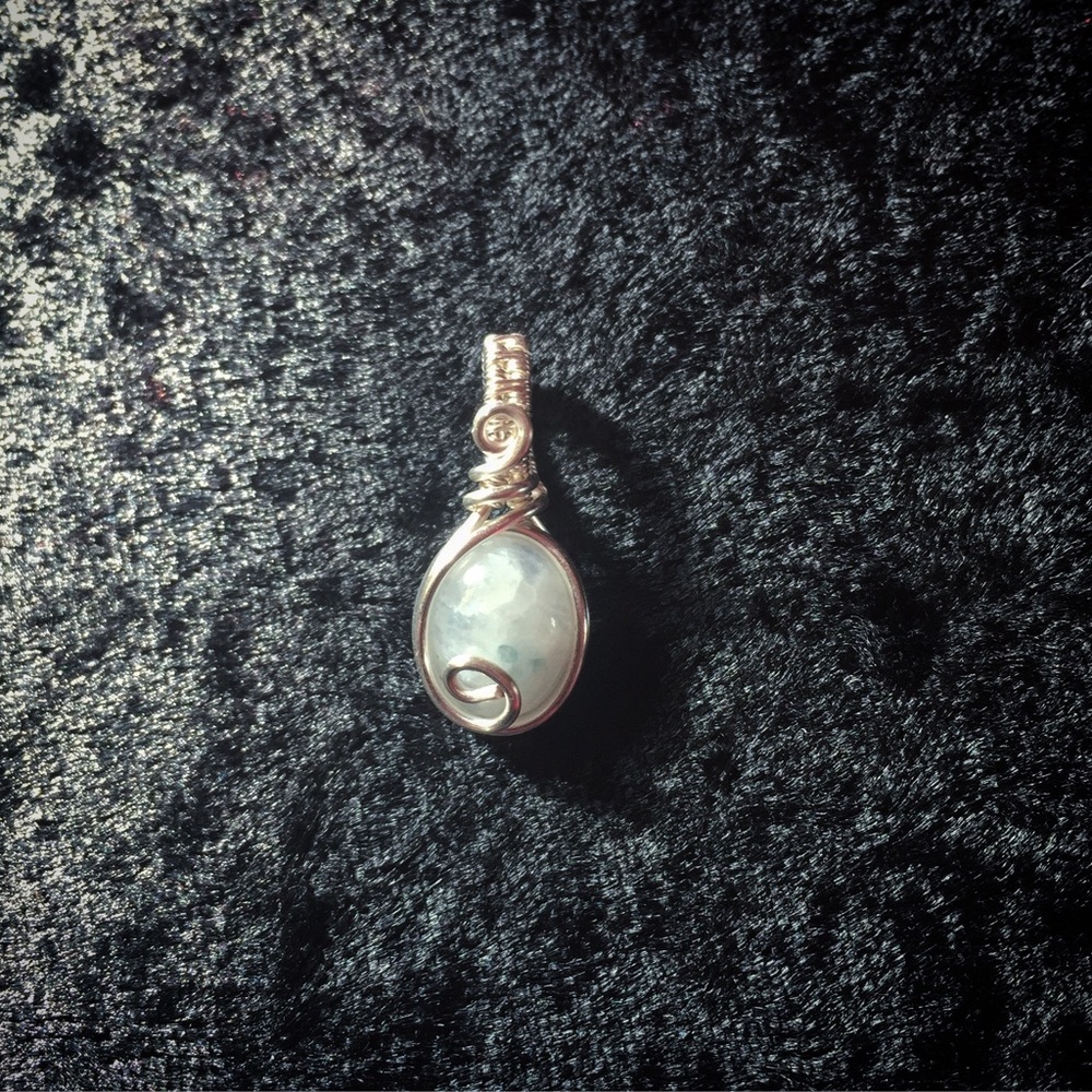 Mini moonstone pendant